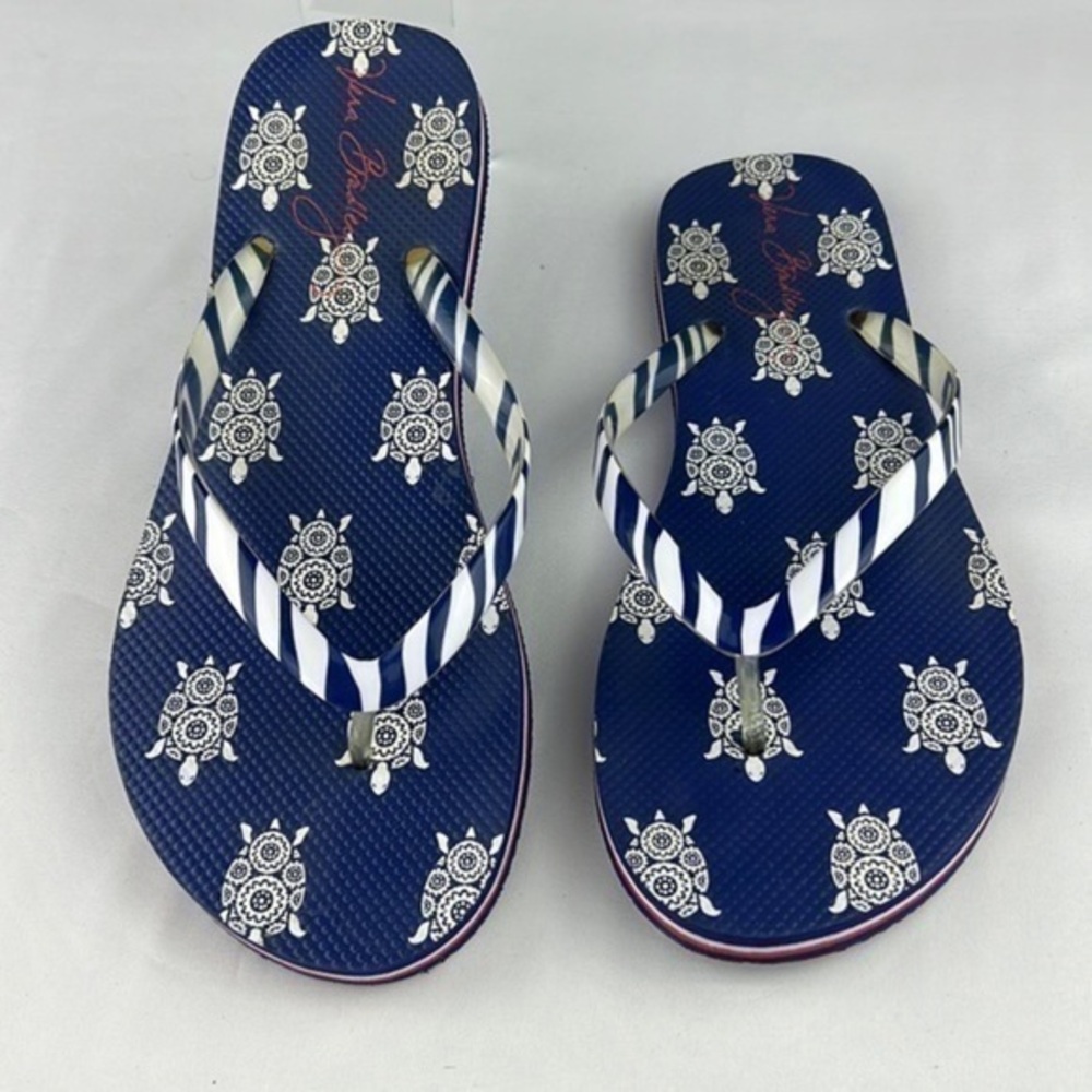 Vera Bradley. ‘Turtles’ Flip Flops.  SZ: 7-8. EUC